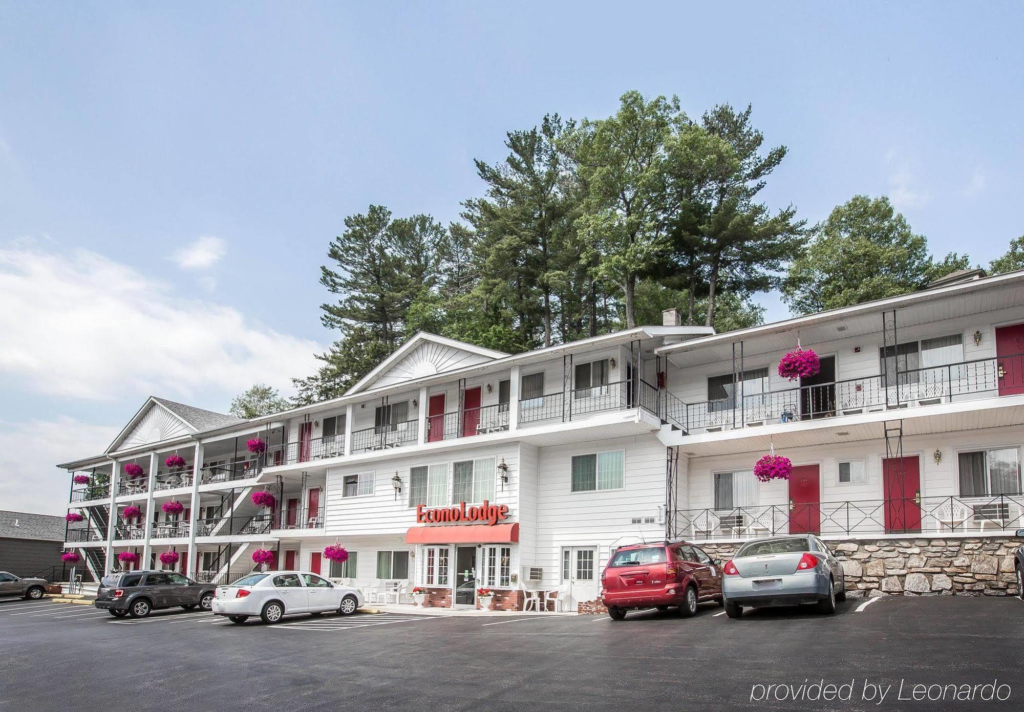 Baymont By Wyndham Lake George Exterior photo
